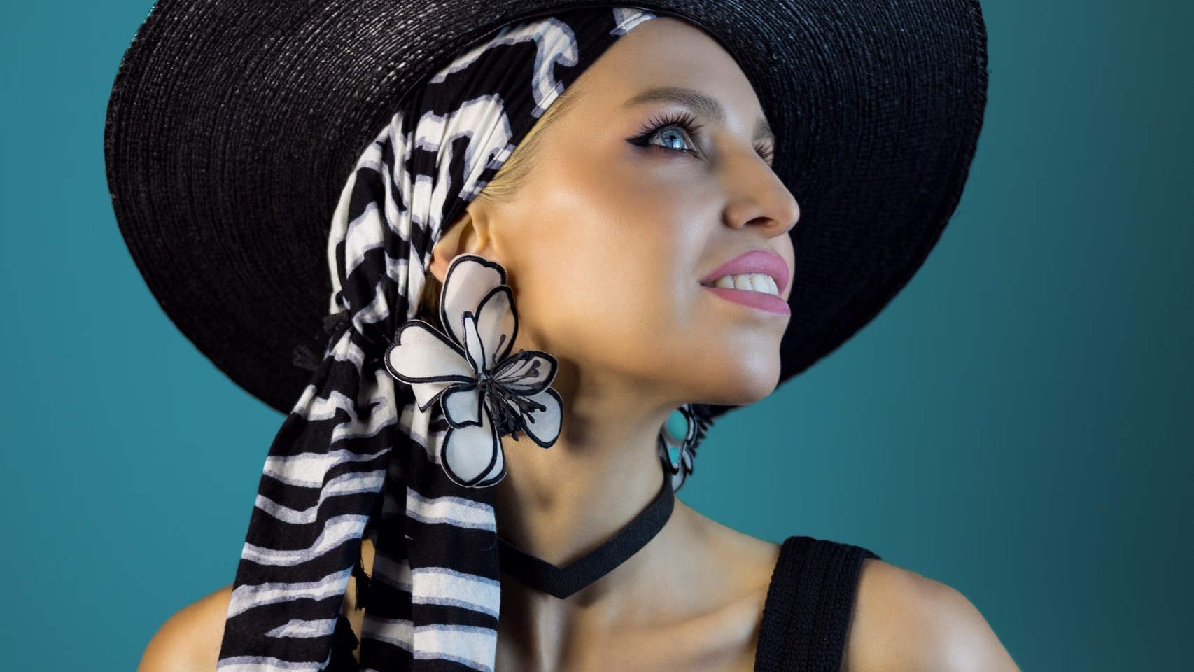 Amonita Delivers ‘Neon Light’ EP on Enormous Tunes